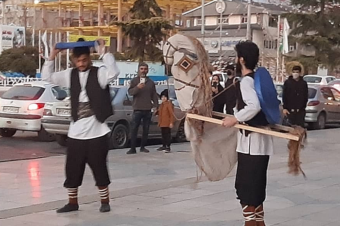 نمایش خیابانی « وارش » در ساری اجرا شد