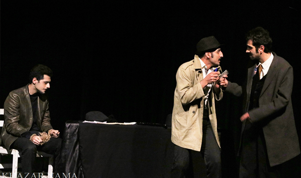 نمایش تحت تعقیب در سالن شهید باغبانی ساری اجرا شد