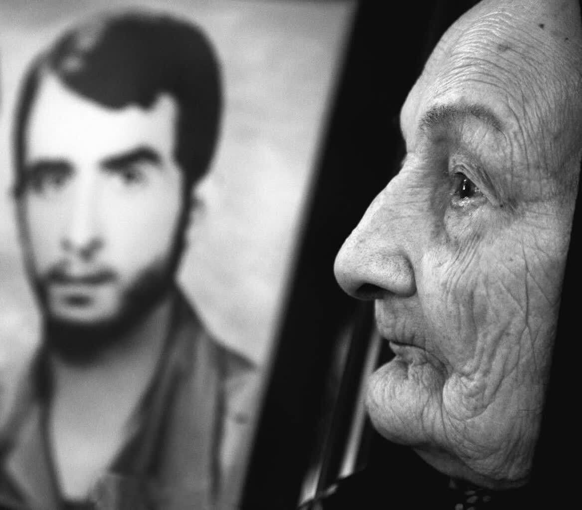 مهدی معصومی گرجی به مناسبت روز جهانی عکاسی با انتشار چند عکس از مجموعه مادران و پدران شهدا ( روستای شهید آباد بهشهر) نوشت: مهدی معصومی گرجی به مناسبت روز جهانی عکاسی با انتشار چند عکس از مجموعه مادران و پدران شهدا ( روستای شهید آباد بهشهر) نوشت: